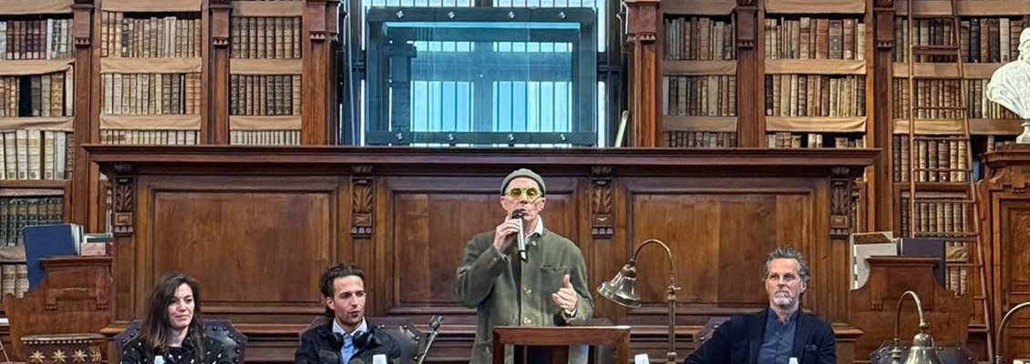 COMMENTARIUS COMMENTARIUS